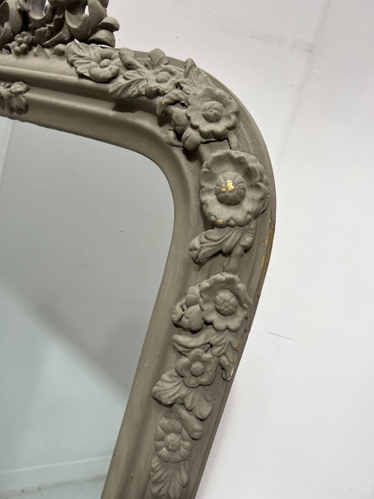 photo furniture Louis XV Style Mirror In Wood And Patinated Stucco, 20th Century