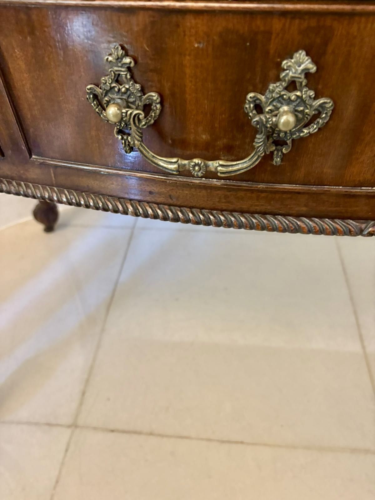 photo furniture Antique 19th Century Quality Carved Mahogany Desk