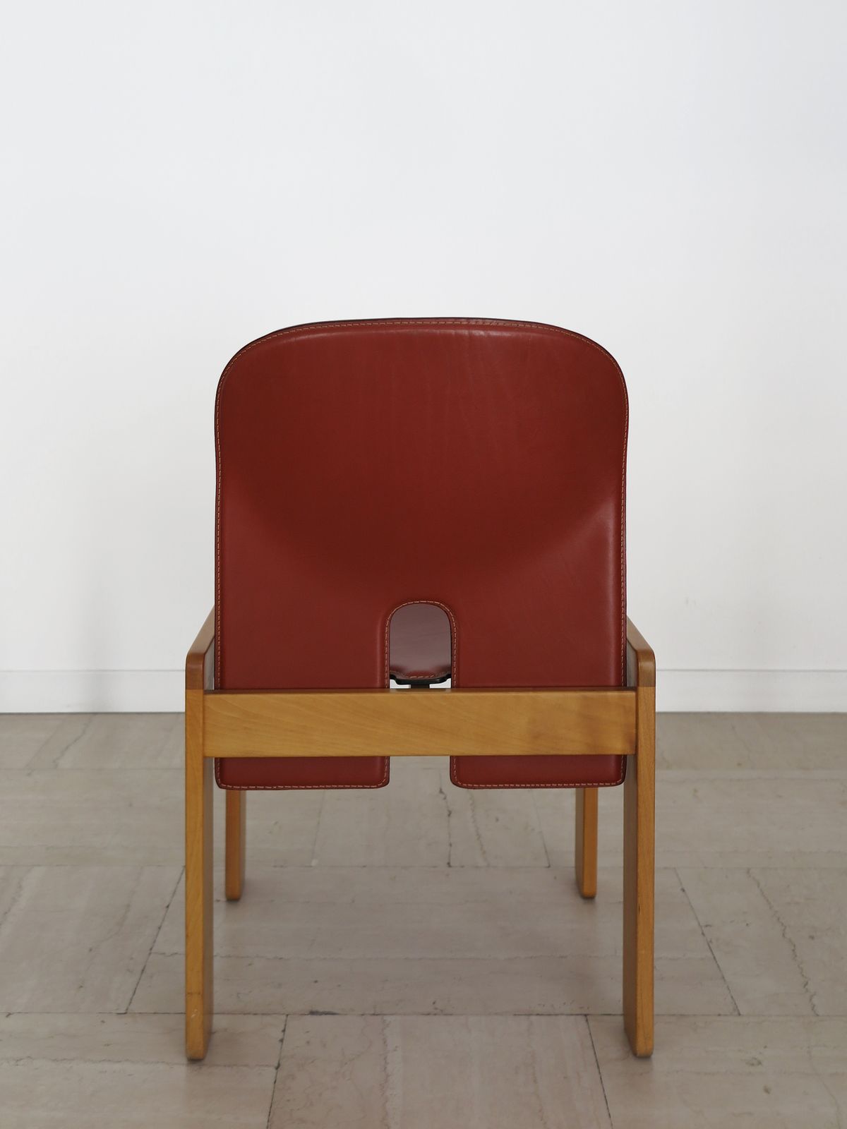photo vintage Afra Tobia Scarpa Cassina Midcentury Leather Wood Dining Chairs, Italy 1960s