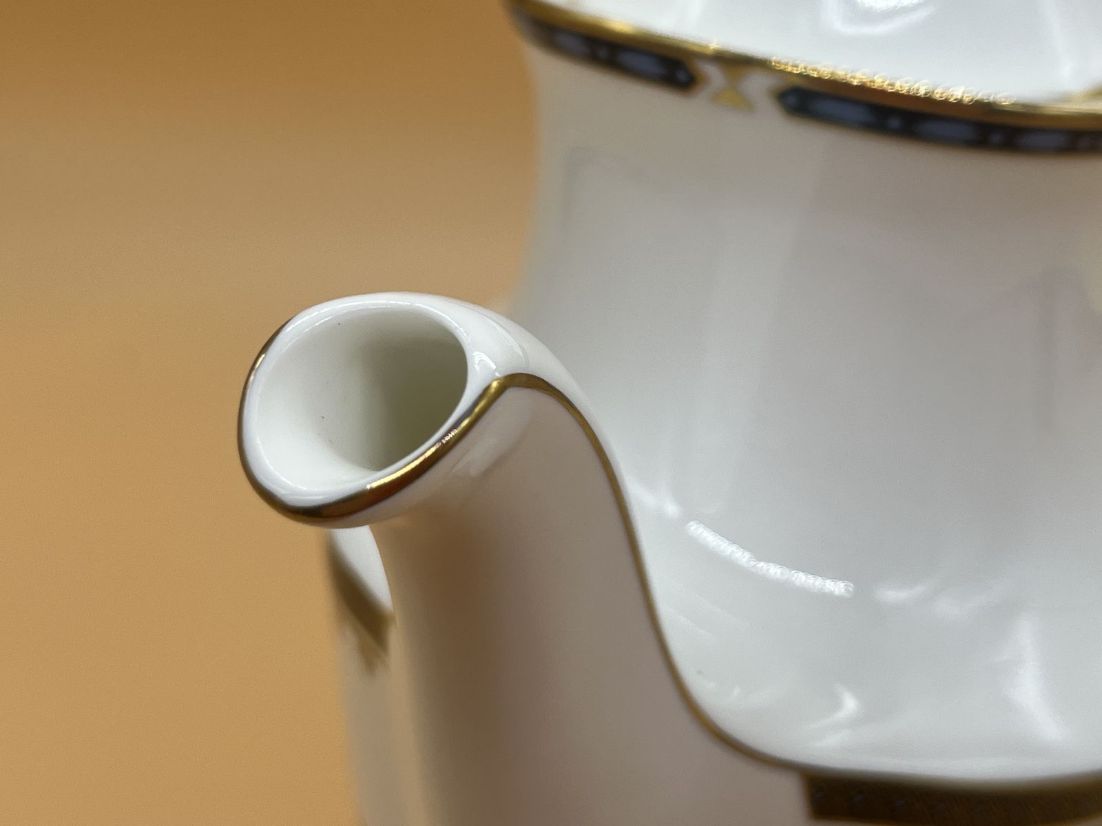 Vintage Royal Doulton China Winchester Design 2 Pint Capacity Coffee Pot. H5094. C1983. photo Home Decor