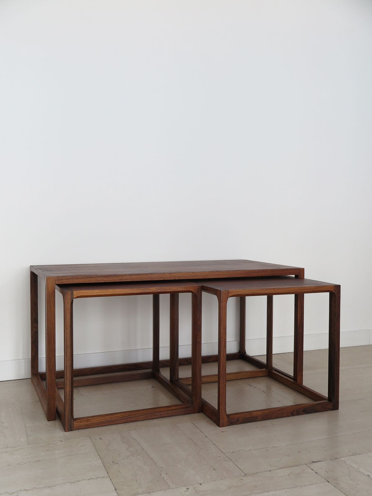 photo vintage Kai Kristiansen For Aksel Kjersgaard Scandinavian Midcentury Dark Wood Nesting Tables Set, Denmark 1960s