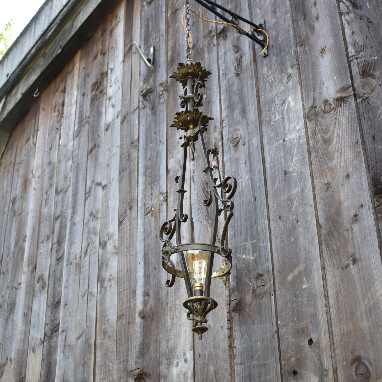 photo furniture Antique Handmade Acanthus Leaf Heavy Brass Scroll Design Statement Pendant Light