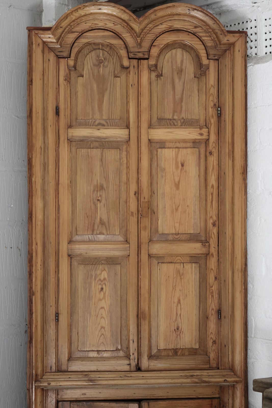photo vintage Stunning Stately Home Tall Antique Pine Corner Unit