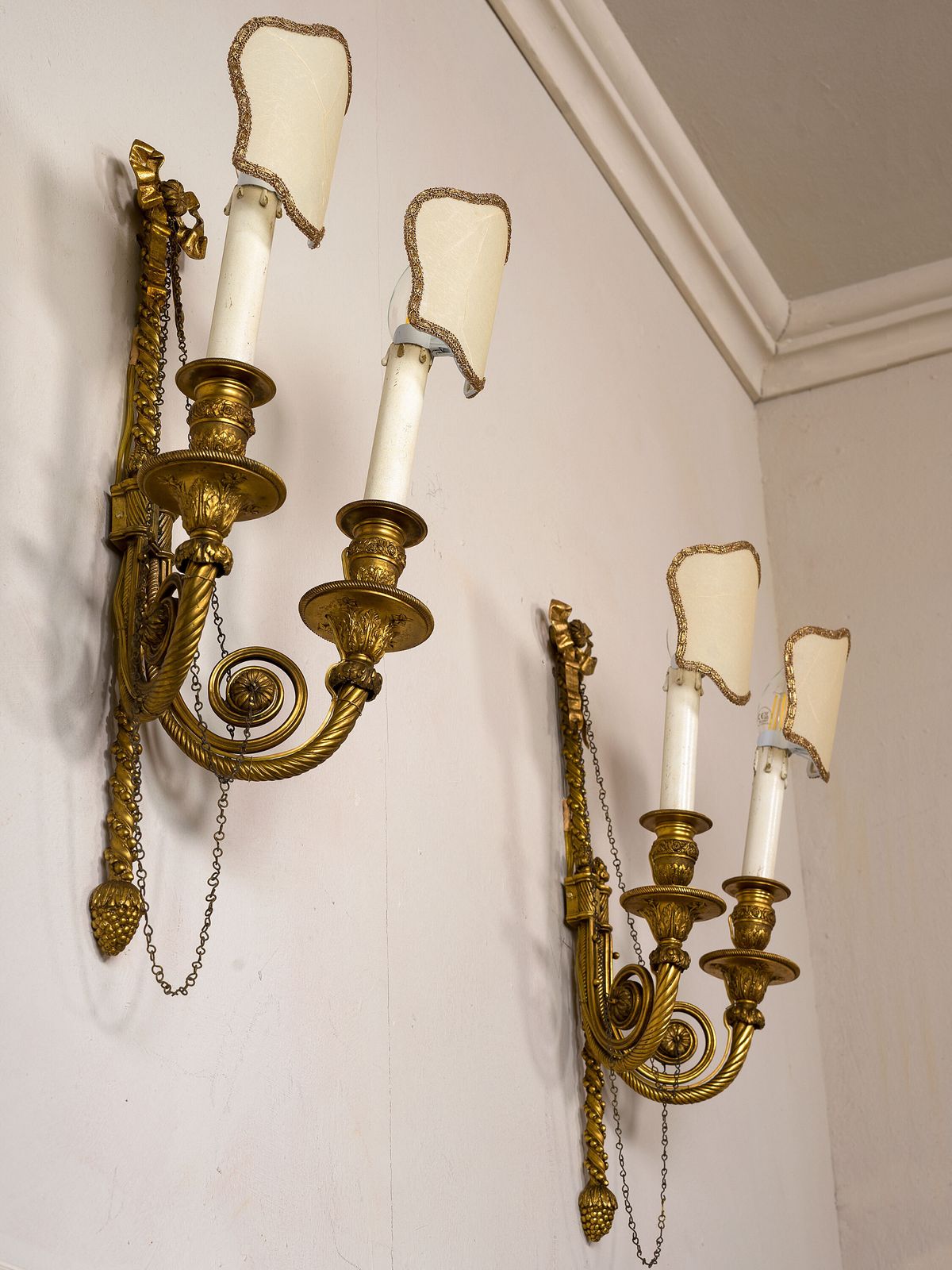 Pair Of Napoleon III Wall Sconces In Gilt And Finely Chiseled Bronze, France, Mid 19th Century photo 990.0