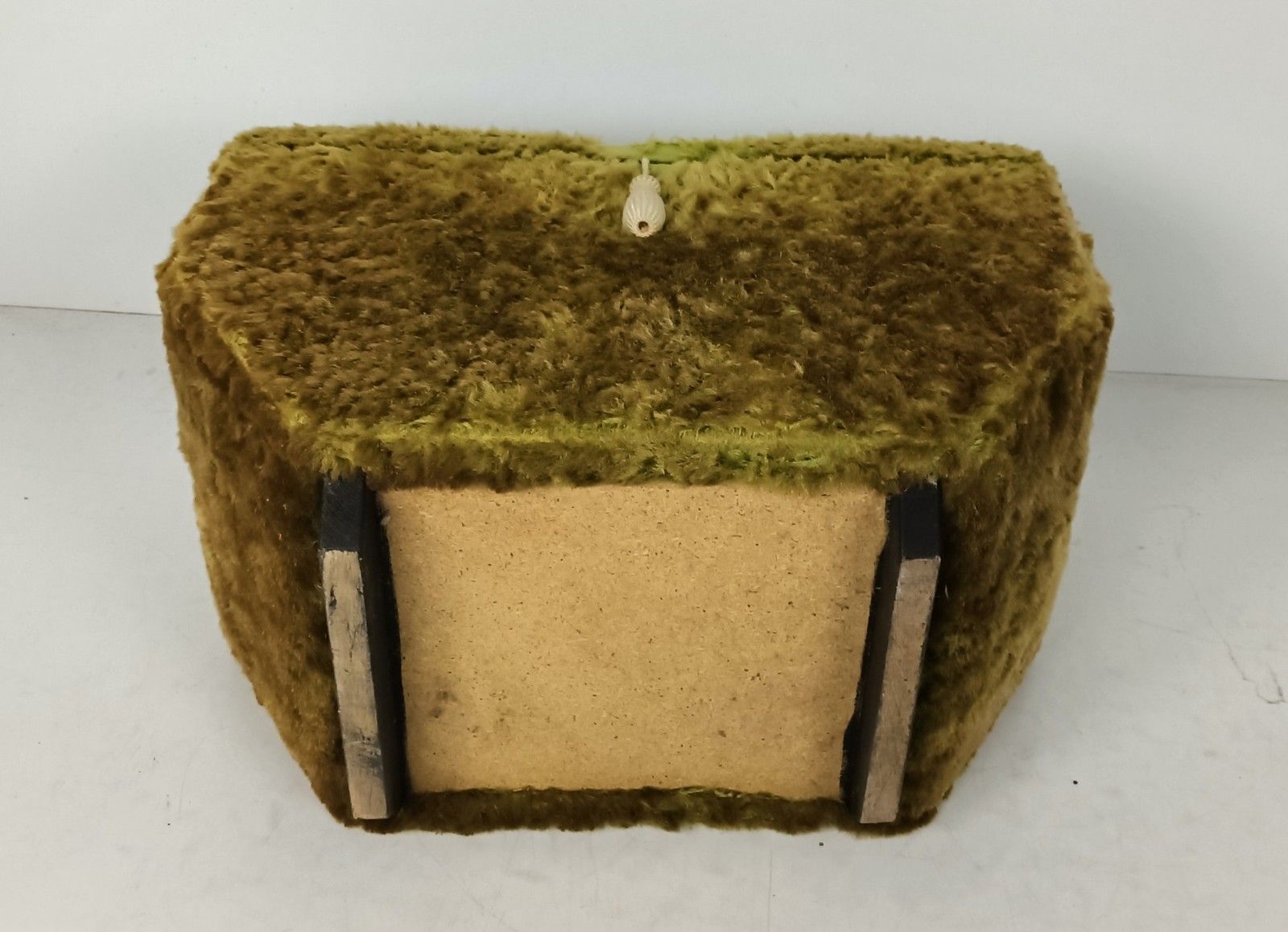 photo furniture Antique Sewing Box Basket Worker Green Fabric White Plastic Quilting Knitting St