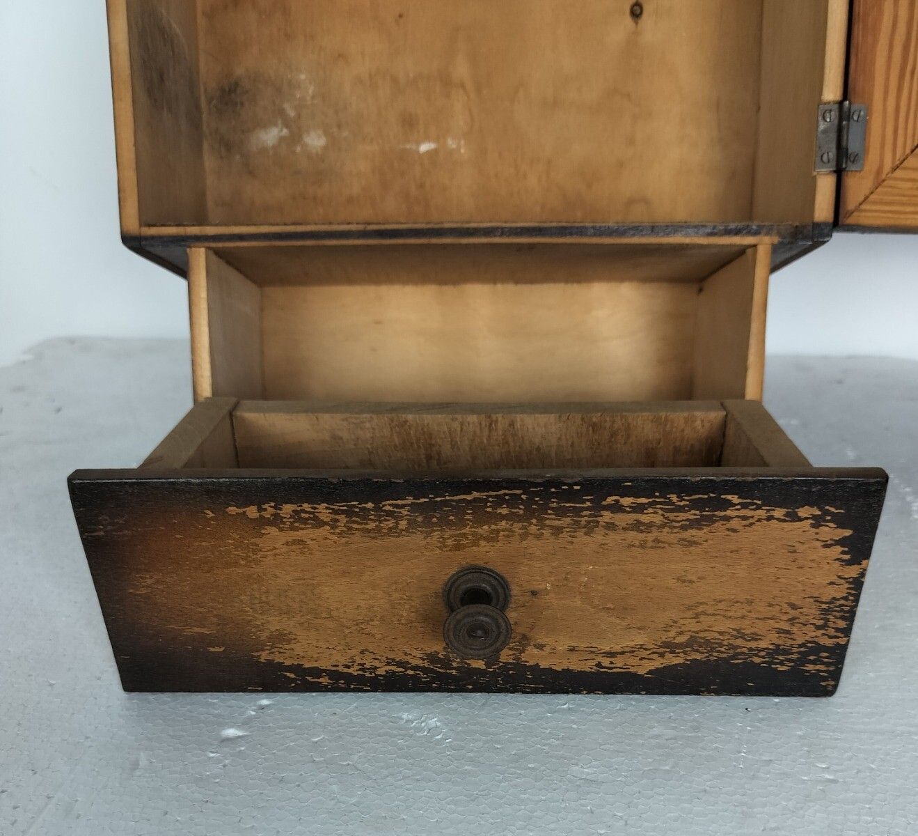 Small Art Deco Medicine Apothecary Cabinet Pharmacy Kitchen Shaving Bathroom Bar photo vintage