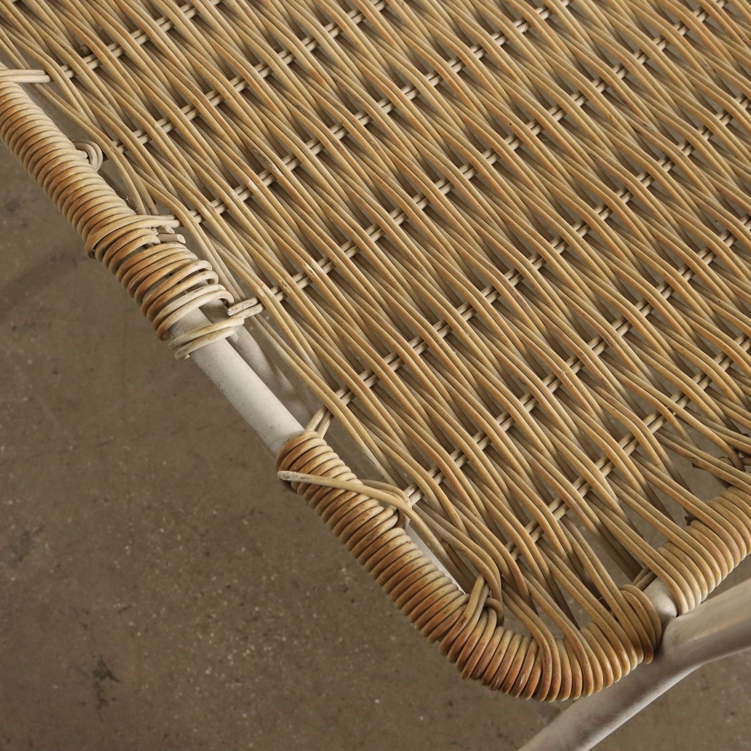 photo furniture Vintage tuinstoelen geëmailleerd ijzer kunststof design Italië jaren 1960