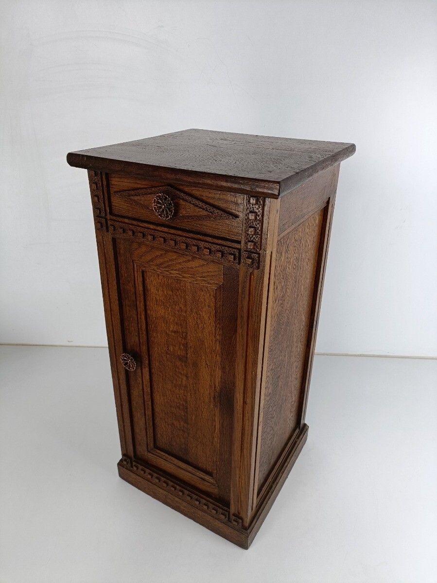 Vintage Nightstand End Table Bedroom Cabinet Tramp Art Style Carved Wood Oak photo furniture