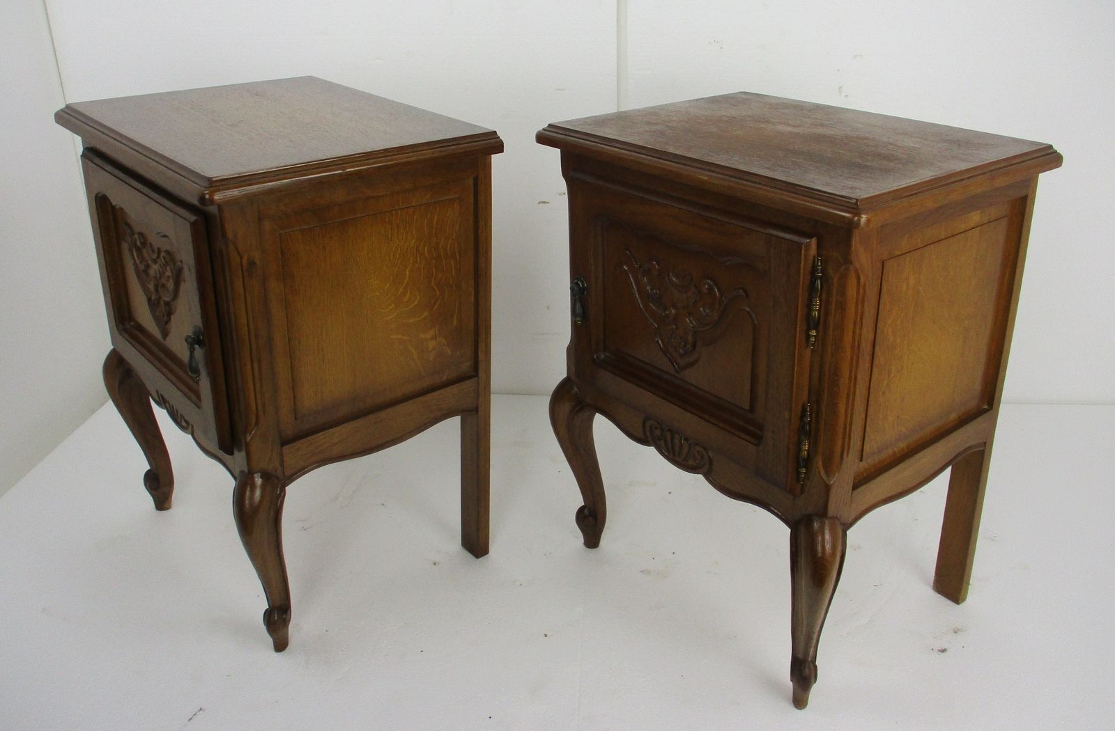 photo furniture Pair Couple Vintage Nightstands End Tables Dresser 50s Vanity Cabinets Louis XVI