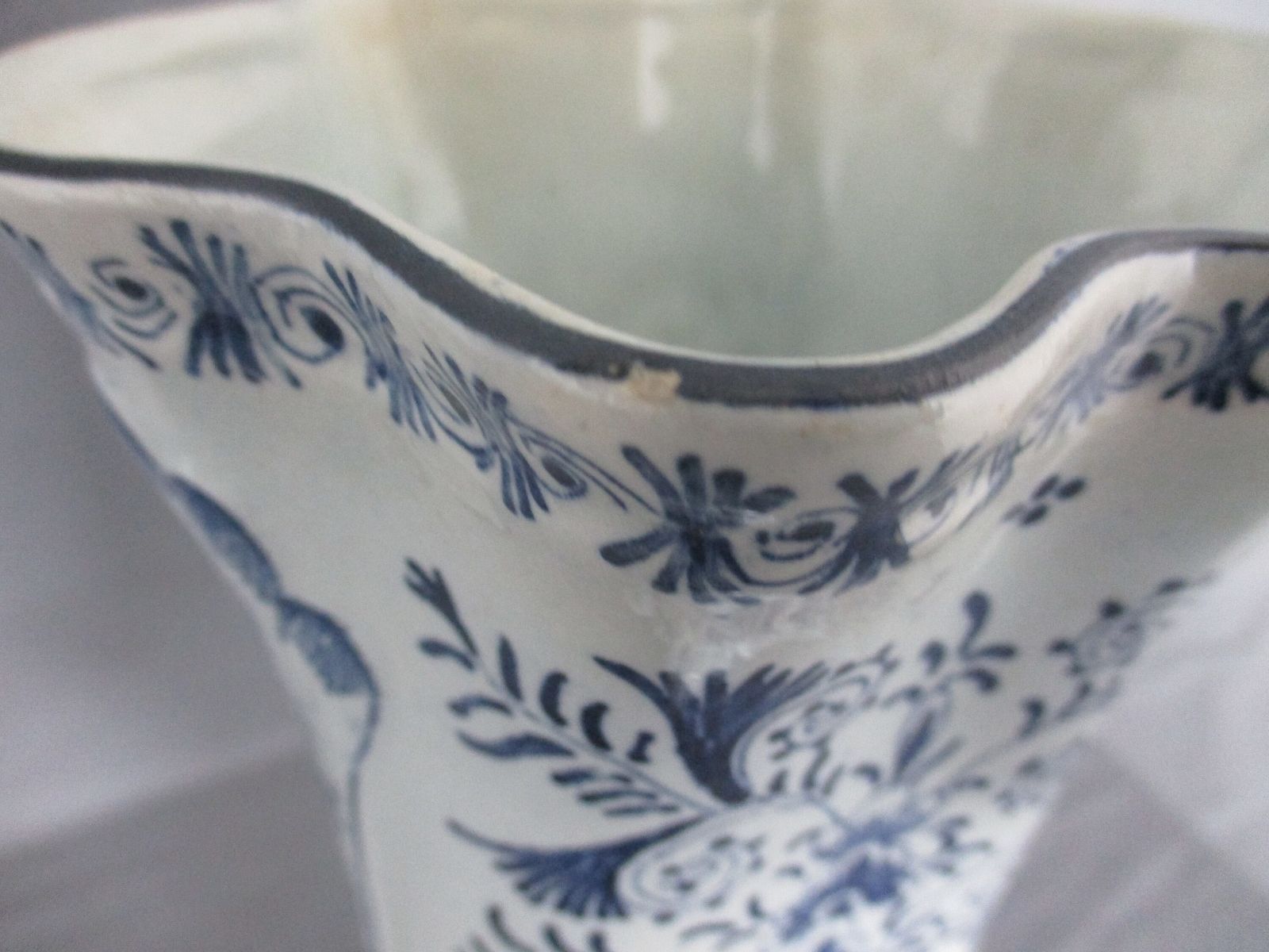 photo furniture 3 Pcs Delft Blue Pottery Garniture Set 2 Trumpet Vases Matching Covered Urn