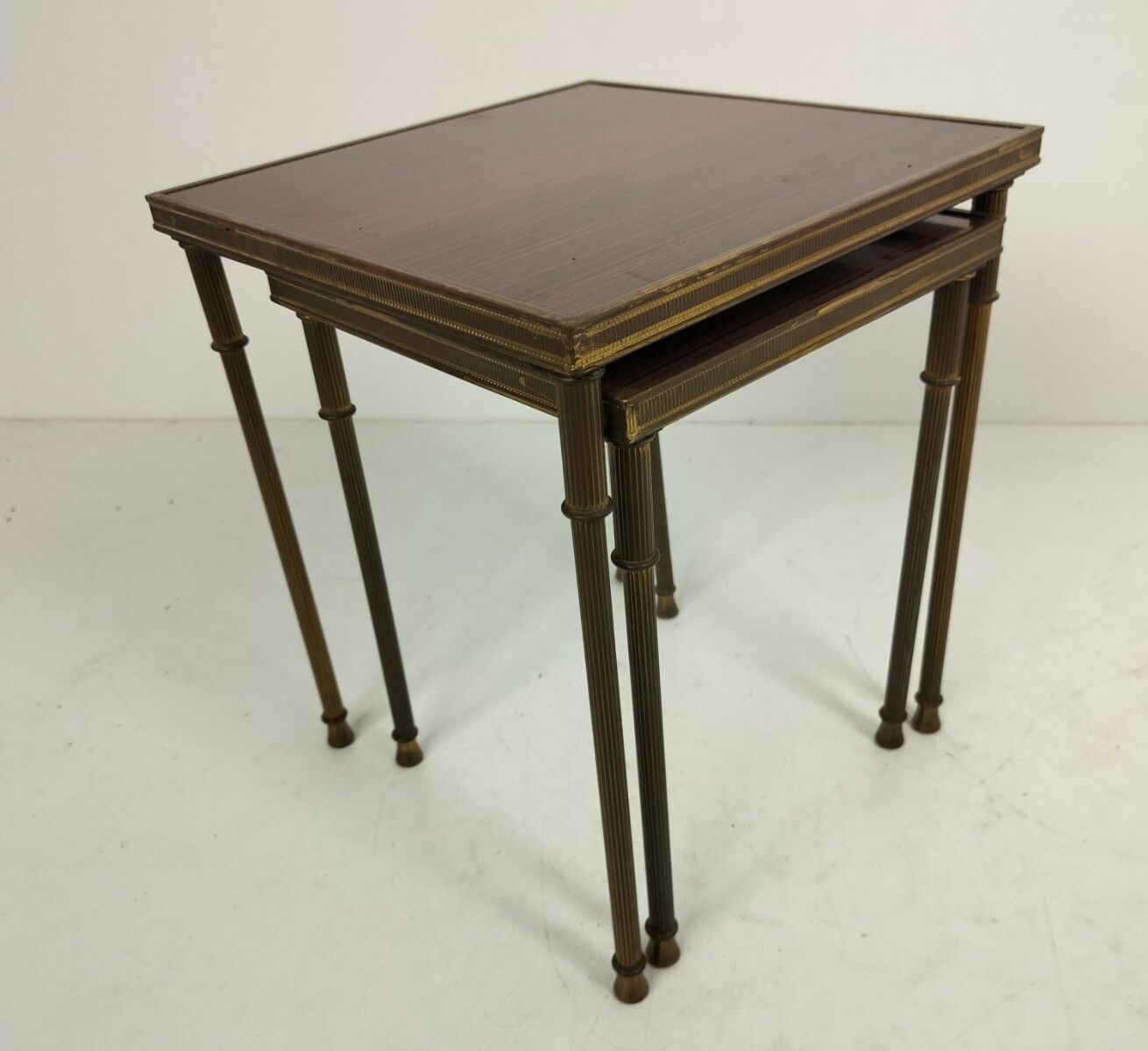 2 Modernist Nesting Stacking Coffee Side Tables Brown Veneer Brass Legs Mid Cent photo vinterior