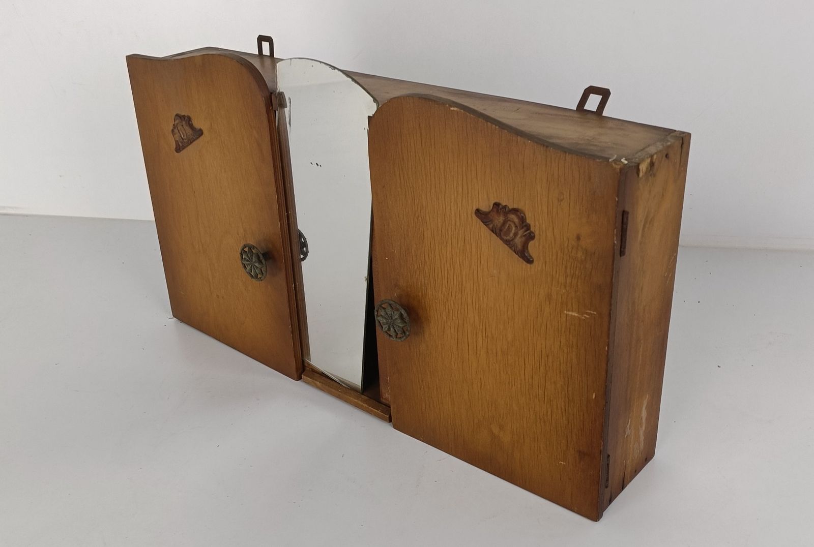 photo furniture Antique Art Deco Double Medicine Apothecary Bathroom Cabinet Wall Hanging