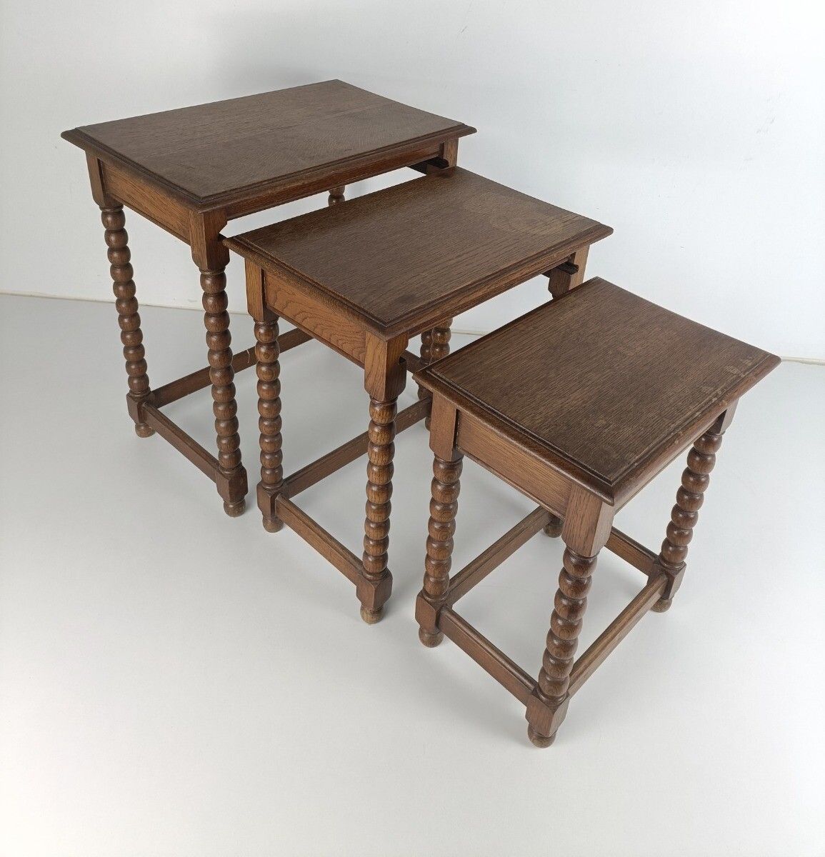 Set Of 3 Hobnail Legs Wooden Nesting Stacking Side Tables Barn Country Farmhouse photo vintage