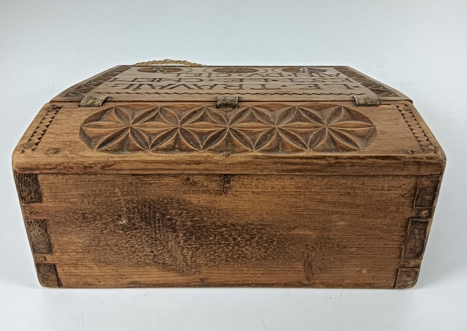 Furniture Hand Carved Wooden Bread Box Storage Container Travail Est Le Chemin Du Ciel Vin photo