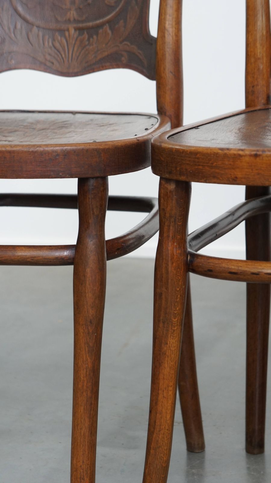 photo buy Set Van 4 Antieke Jacob And Josef Kohn Gebogen Houten Stoelen In Thonet Stijl, Begin 20e Eeuw, Met Fraai Houtsnijwerk