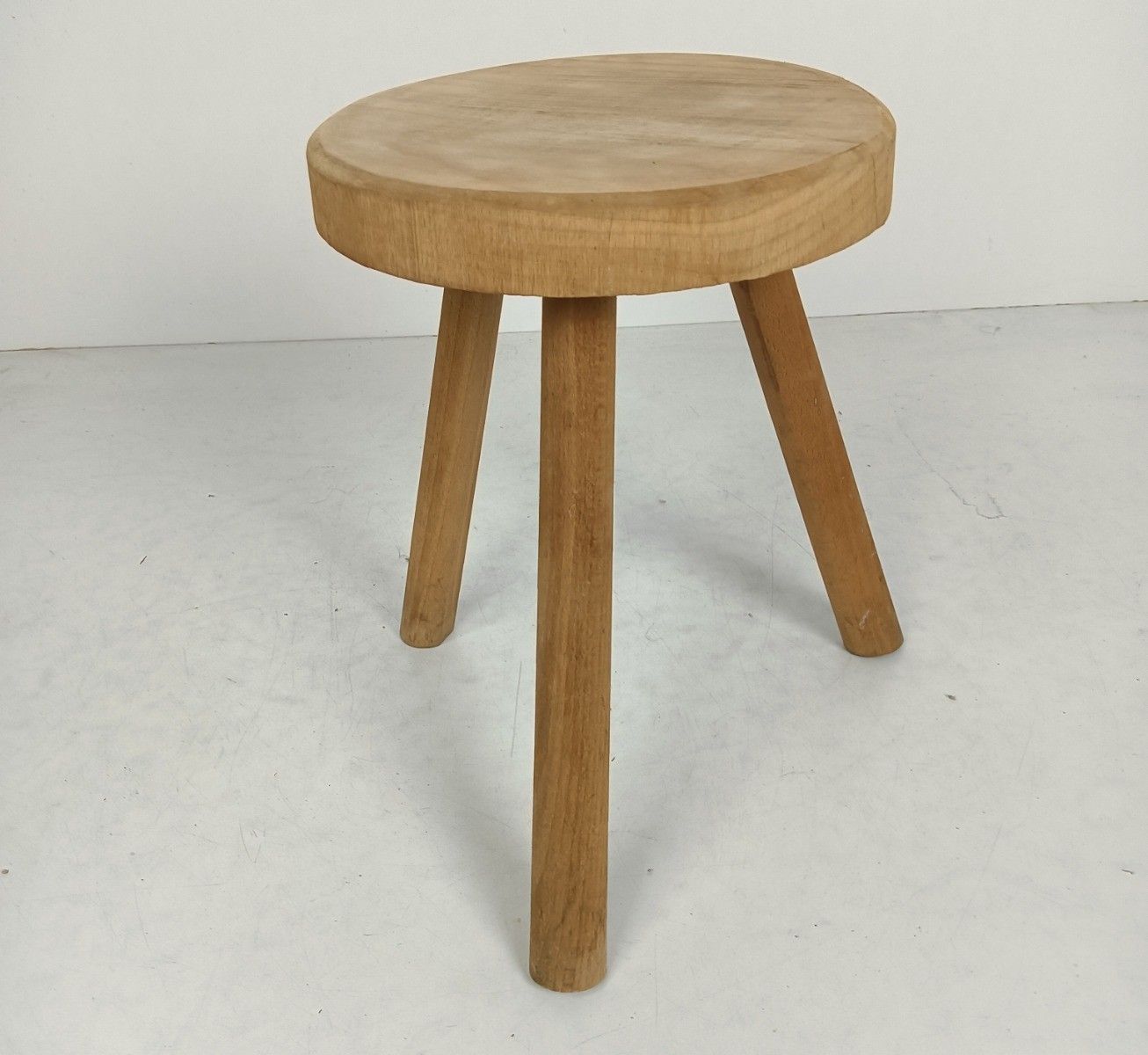 Vintage Milking Stool Pedestal Plant Stand Side Table Farmhouse Barn Style Tripo photo Furniture