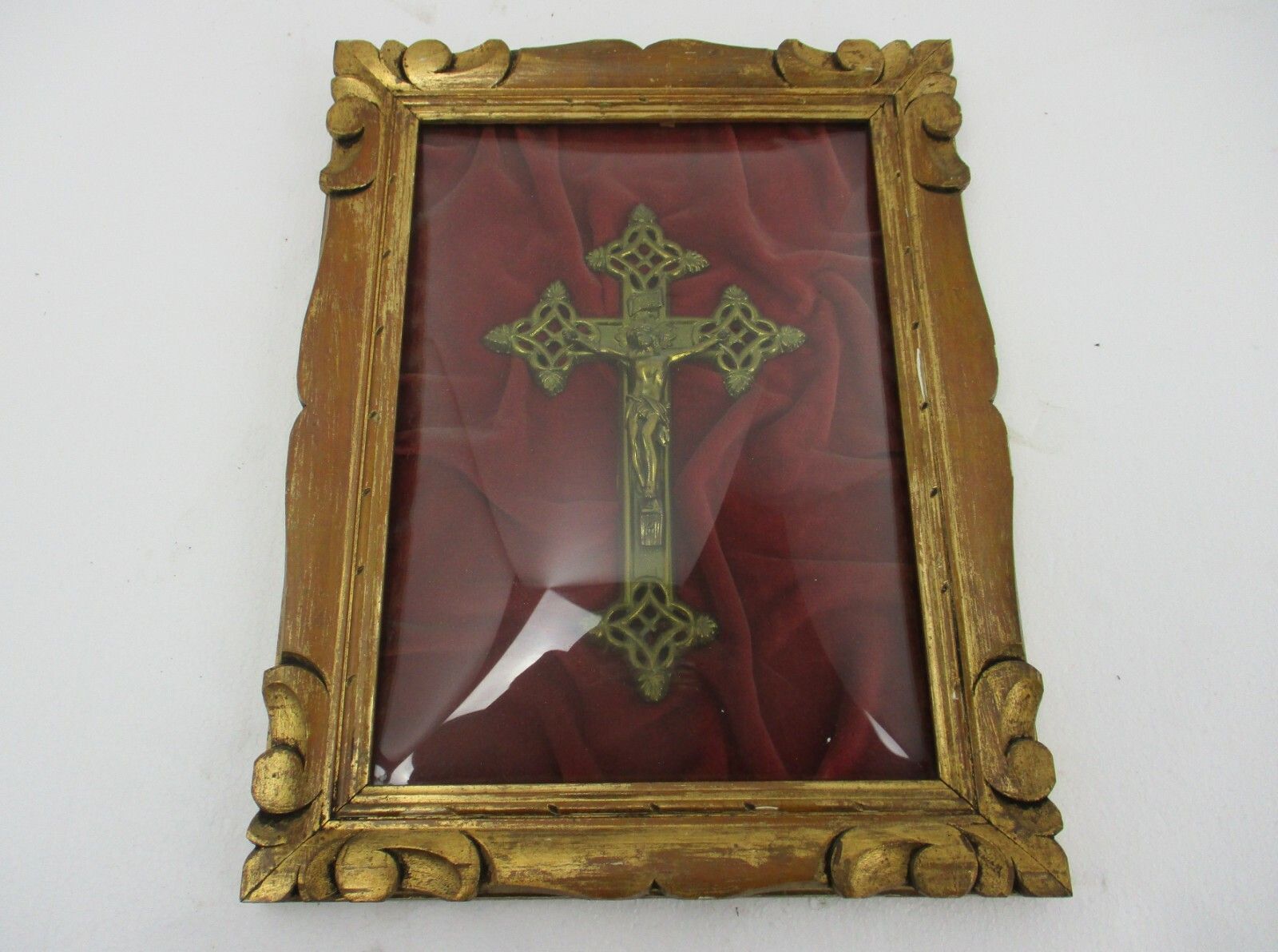 Large  Antique Ornate Wooden Plaster Frame Velvet Convex Glass Dome Crucifix photo vinterior