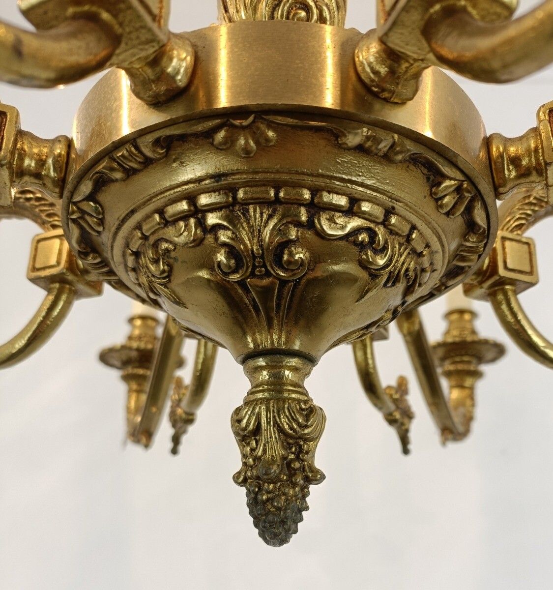 photo furniture French Vintage Chandelier Bronze Dore Ornate 8 Lights Arms Pine Apples Hollywood