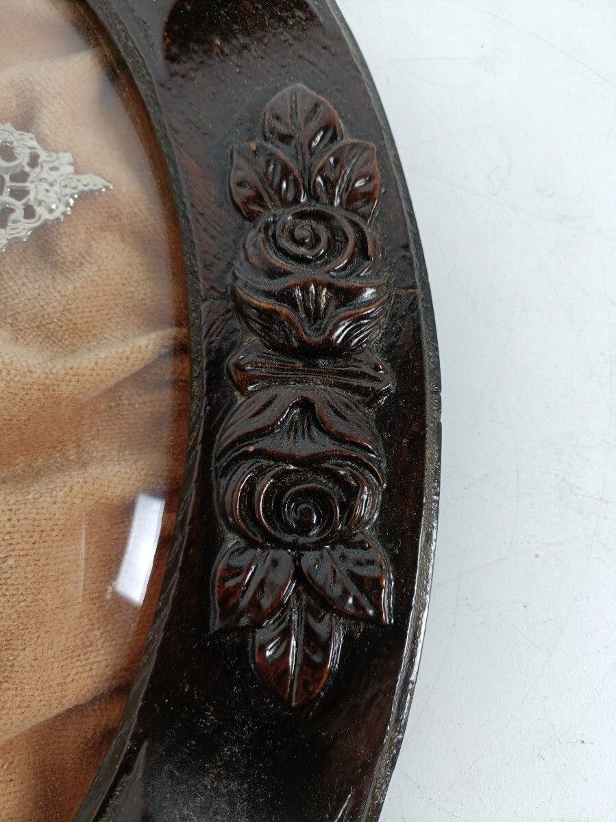 photo furniture Antique Oval Ornate Wooden Frame Convex Glass Dome Crucifix Cross Golgotha