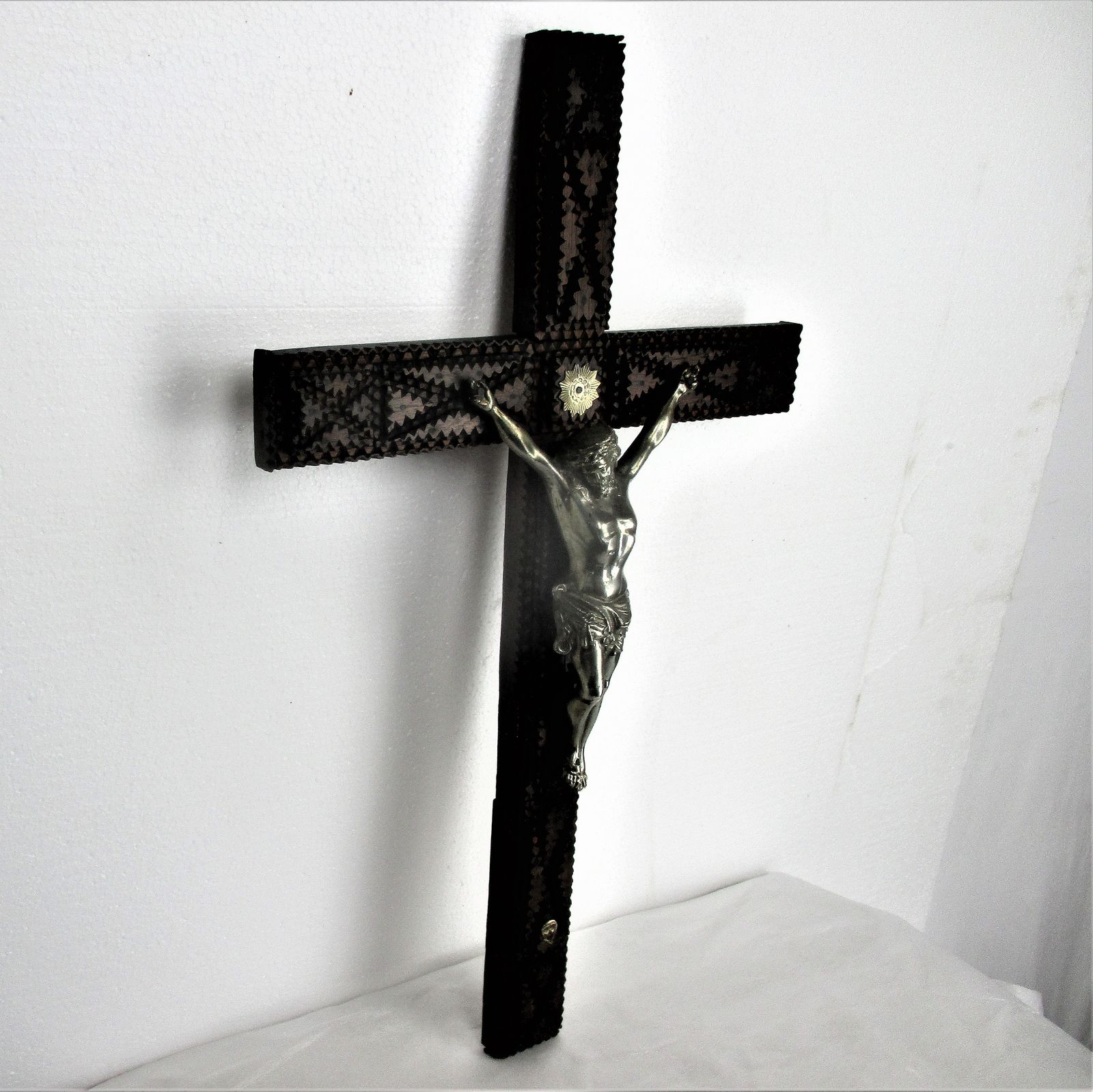 Large Tramp Trench Tramp Folk Art Hanging Hand Carved Wooden Crucifix Spelter photo vinterior