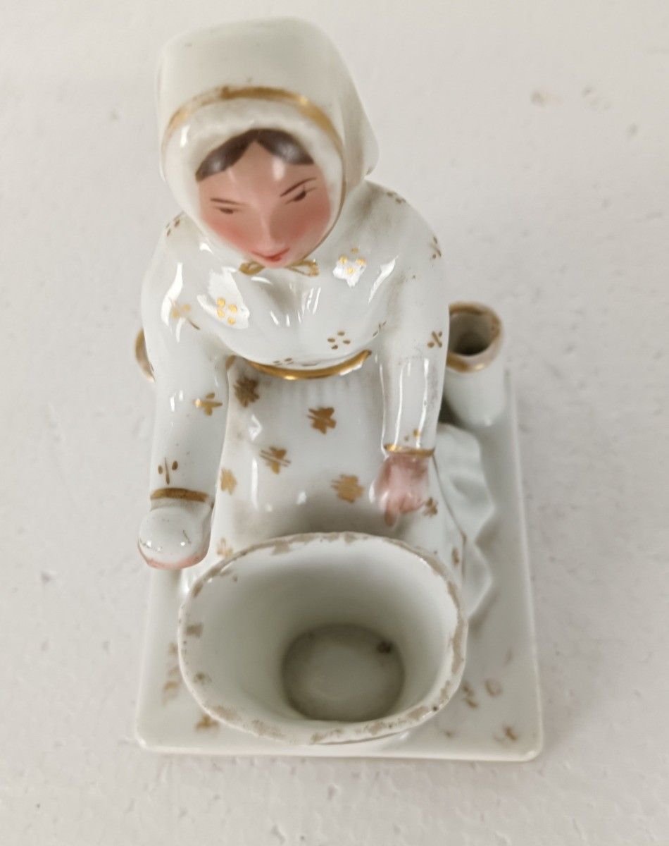 Antique Porcelain Figurine Vieux Paris Porcelain Old Woman With Basket Small photo furniture