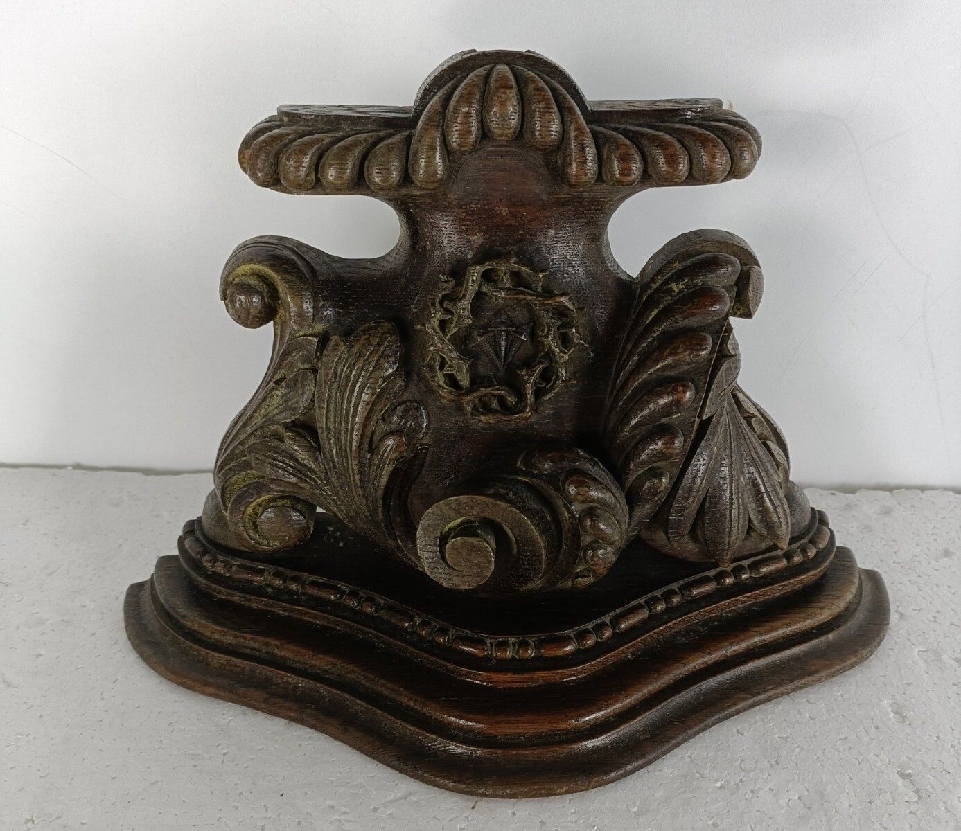 photo furniture Gorgeous Antique Wooden Ornament Pediment Corbel Hand Carved Ornate Small