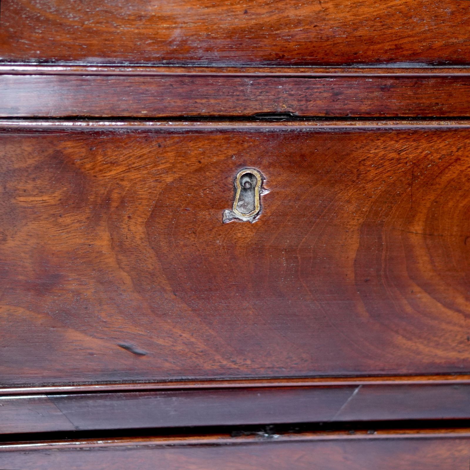photo buy Georgian Mahogany Bachelor's Chest Of Drawers