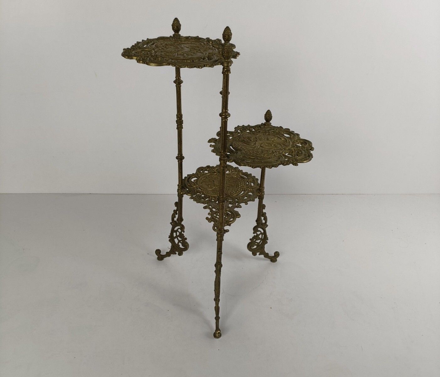 photo furniture Ornate French Brass Pedestal Table Plant Stand 3 Tier Hollywood Regency Birds Wo