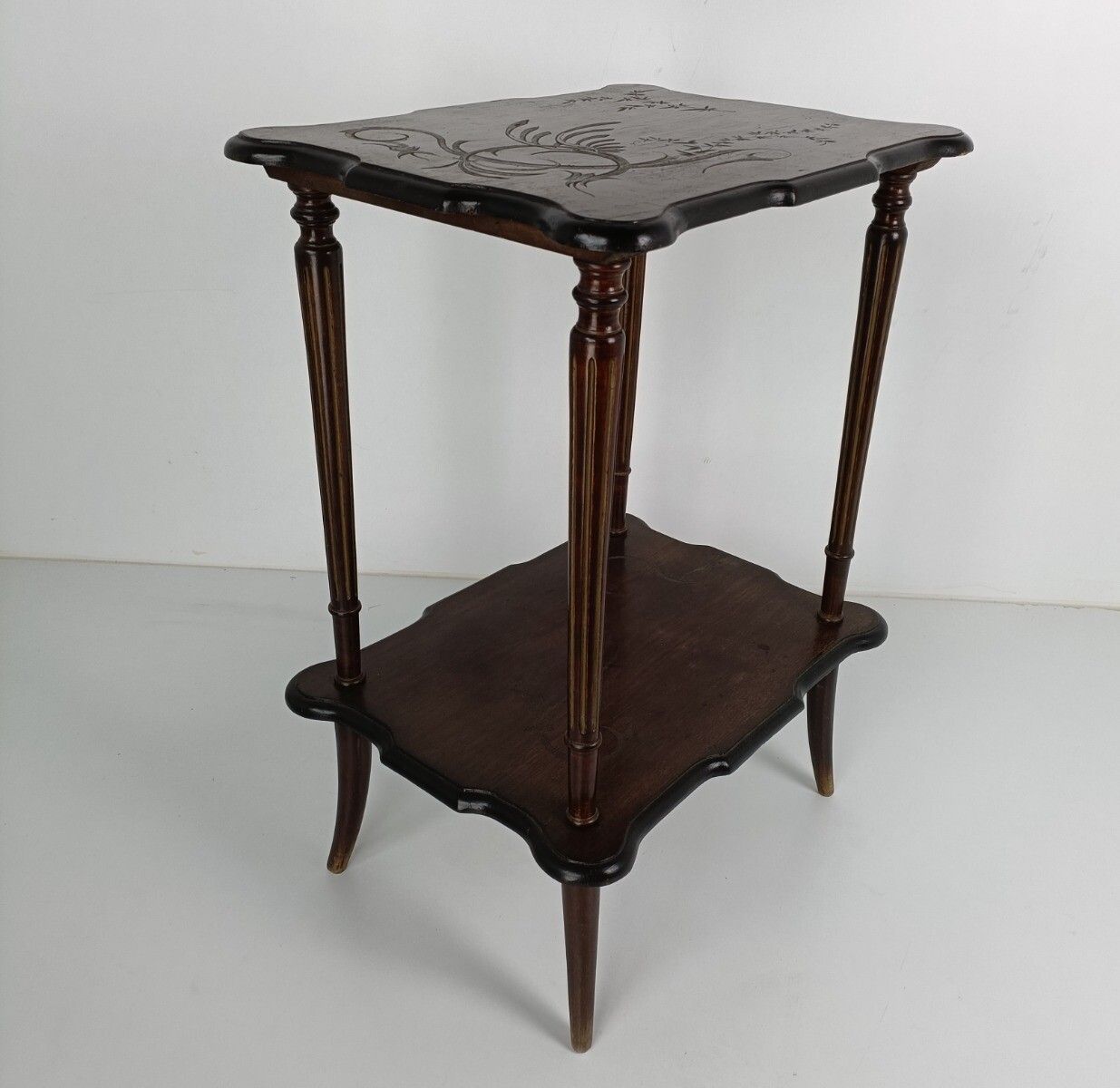 Two Tier Antique Side Occasional Table Carved Wooden Top Barn Farmhouse Style photo vinterior