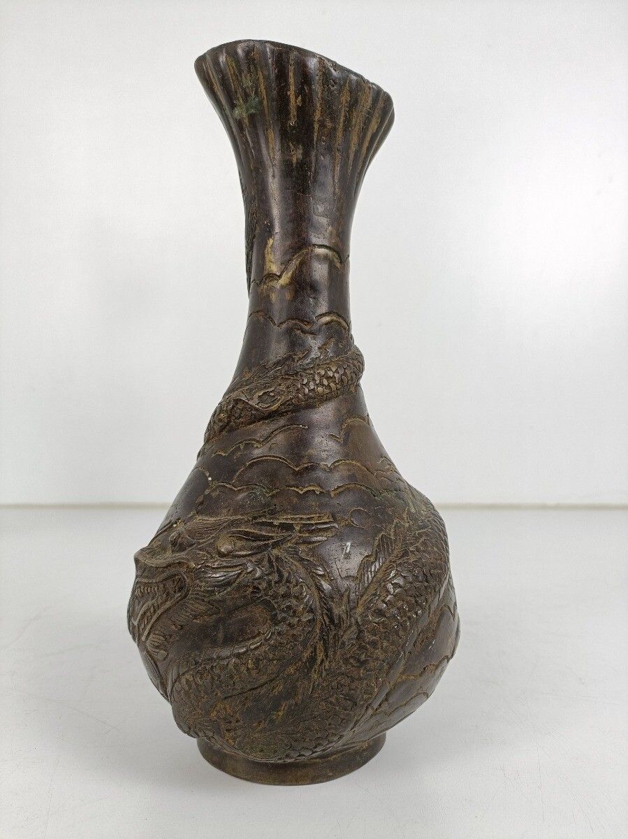 Bronze Dragon Vase Chinese Li Dynasty photo furniture