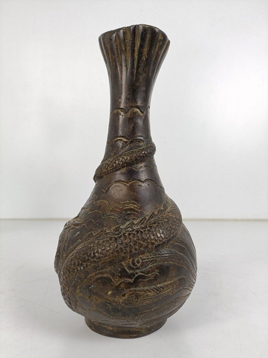Bronze Dragon Vase Chinese Li Dynasty photo for sale