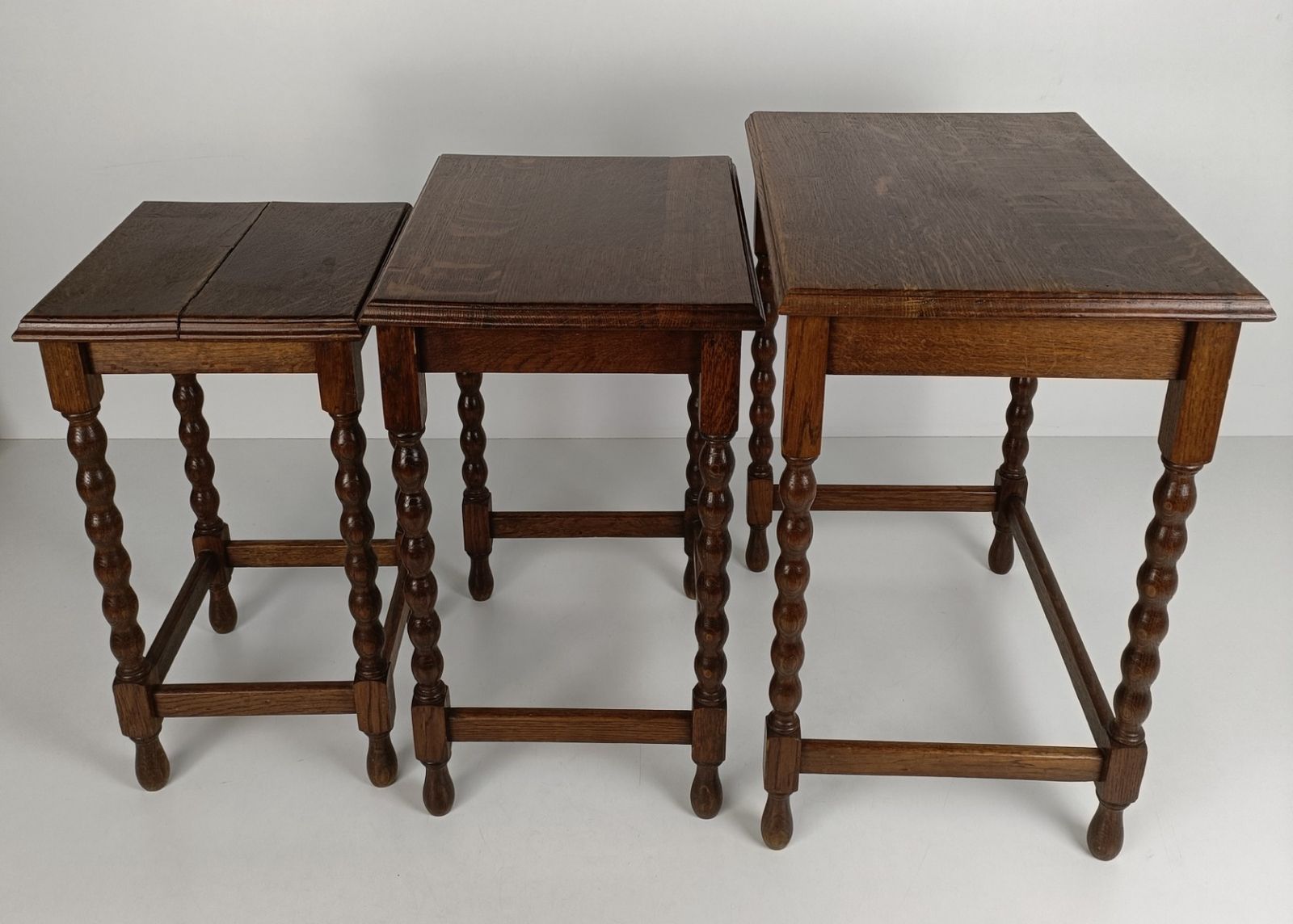 Set Of 3 Hobnail Legs Wooden Nesting Stacking Side Tables Barn Country Farmhouse photo for sale