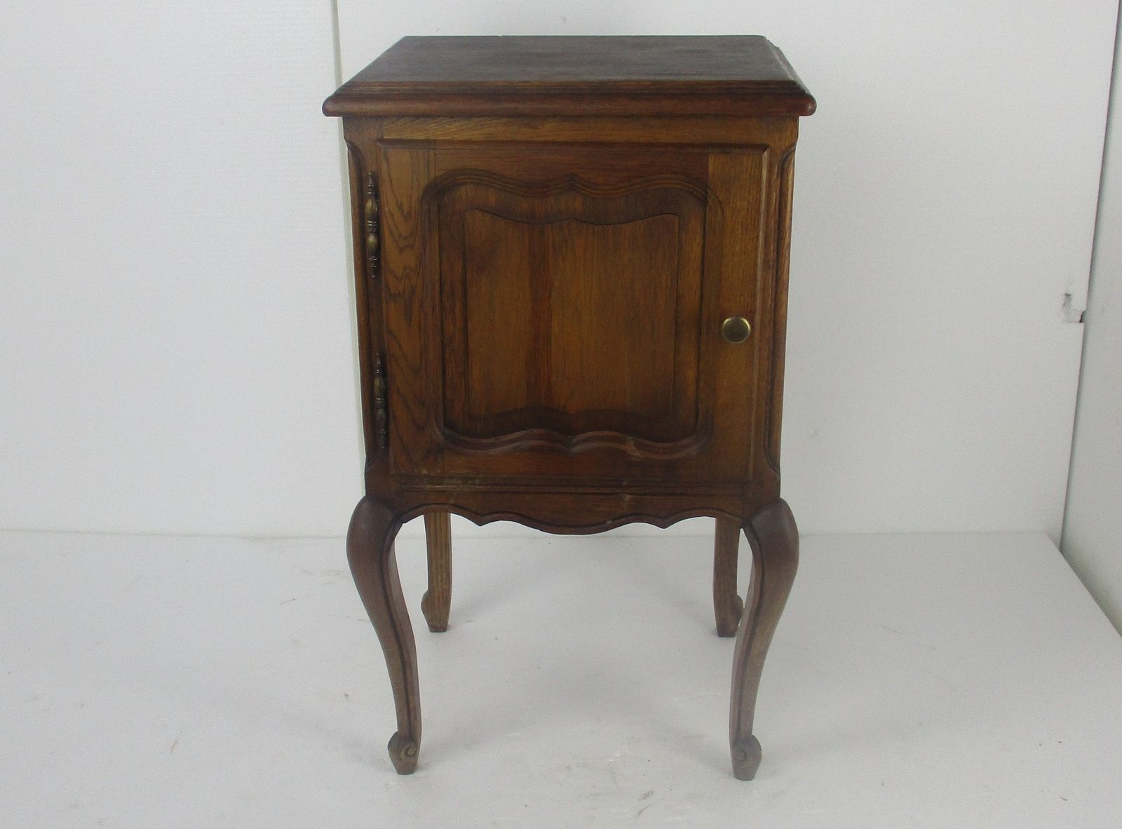 Nightstand End Table Dresser 50s Vanity Cabinets Louis XVI Style Louis XV photo furniture