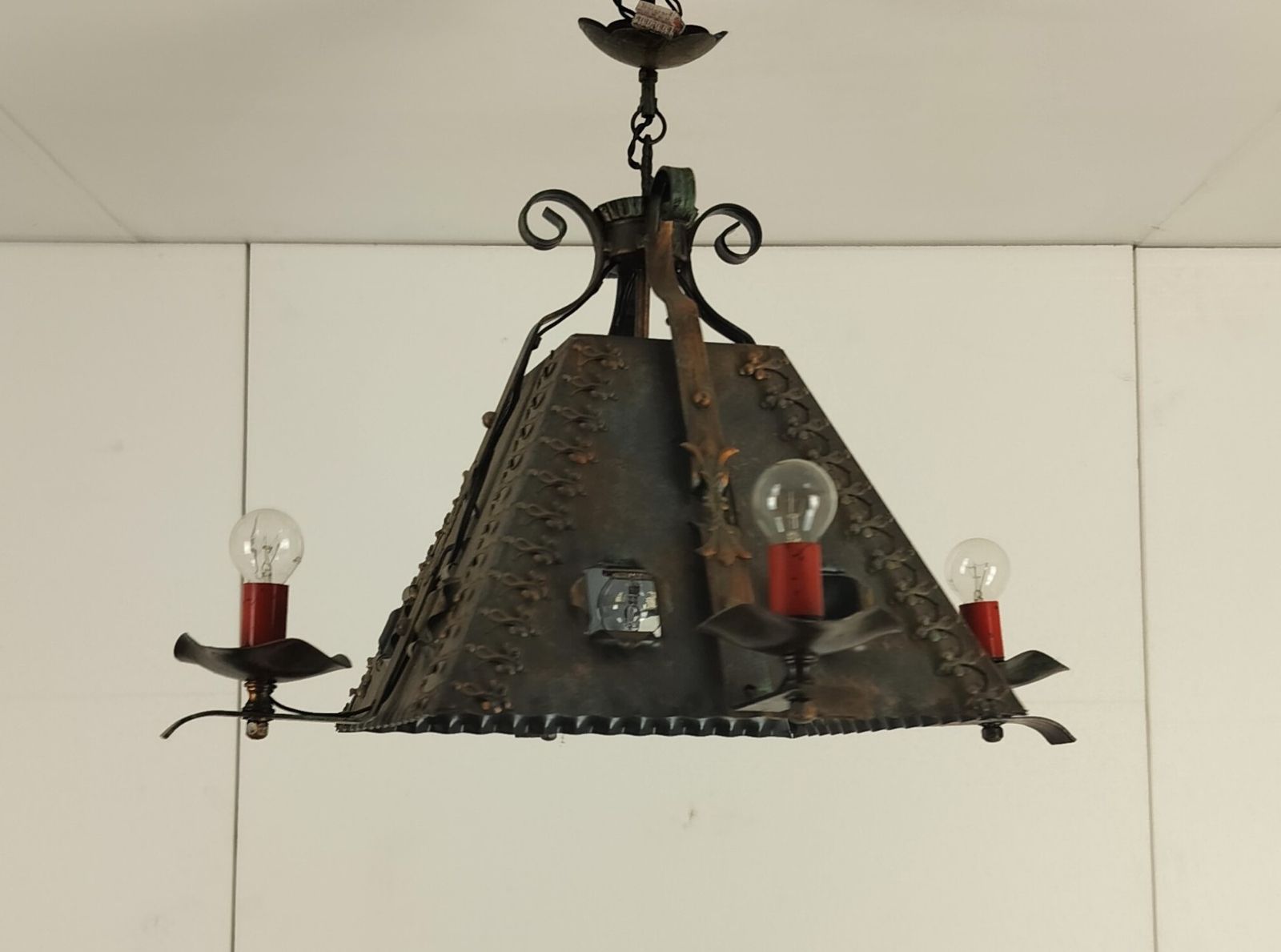 Chandelier Pendant Funky Gothic Style Metal Shade Brass Look 5 Lights photo vinterior