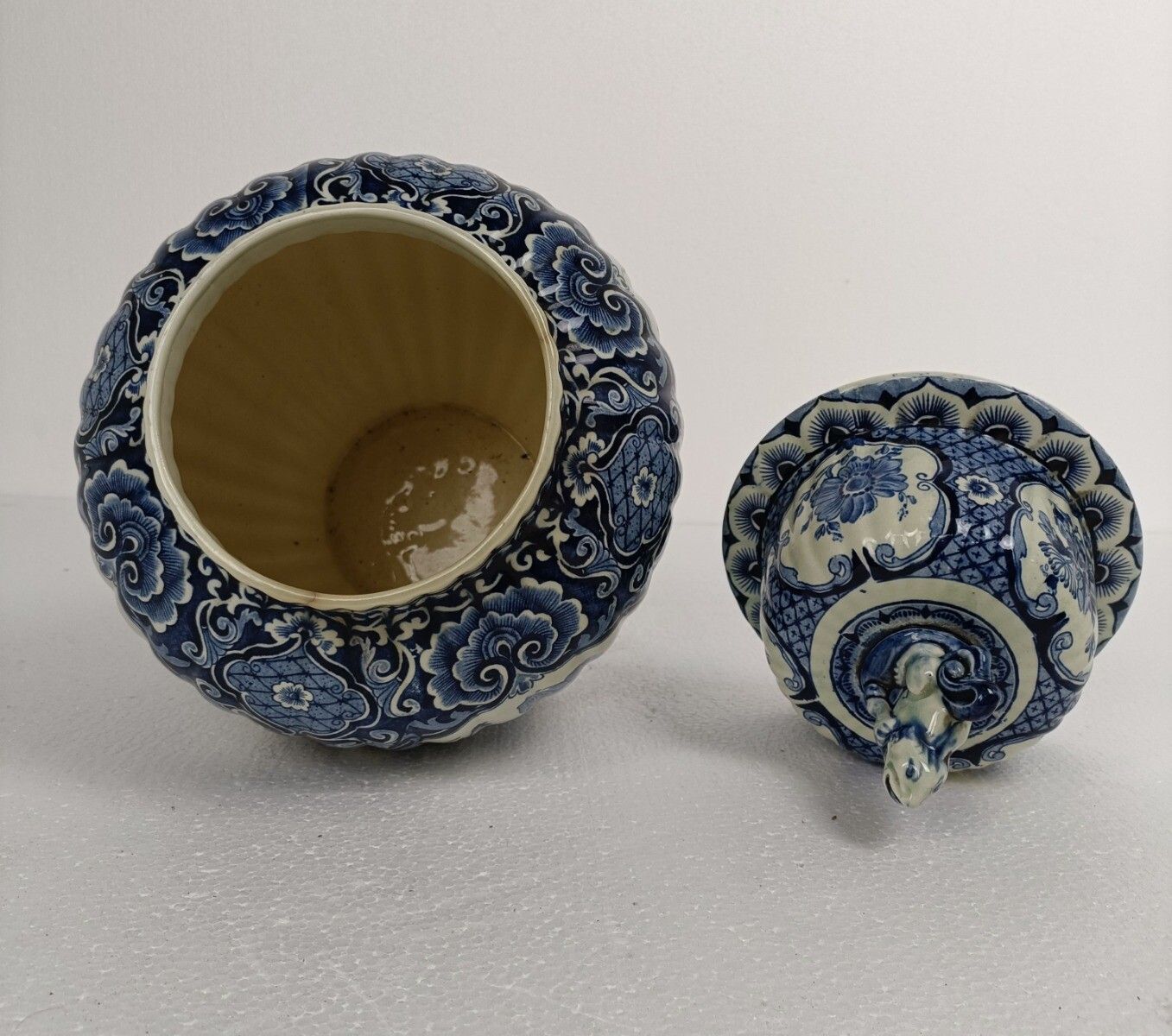 Large Royal Sphinx Maastricht Delft Vase Urn Marked Blue White Foo Dog photo vintage