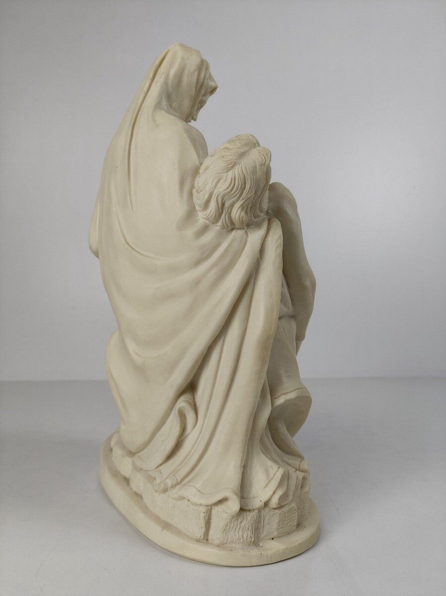 Statue Pieta Resin  Our Lady Of Sorrows Jesus Christ Madonna Collector Sculpture photo buy