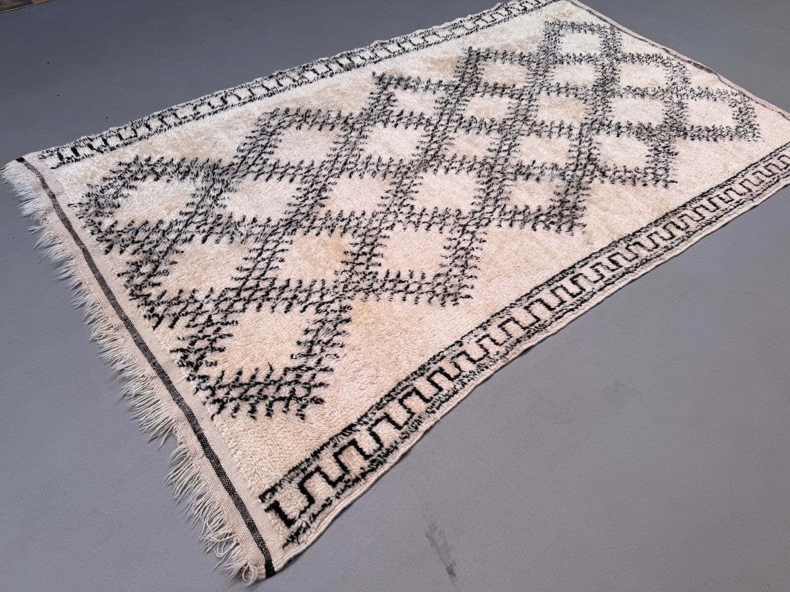 Moroccan Berber Rug 295x175 Cm Azilal, Atlas, Tribal, Clearance photo furniture