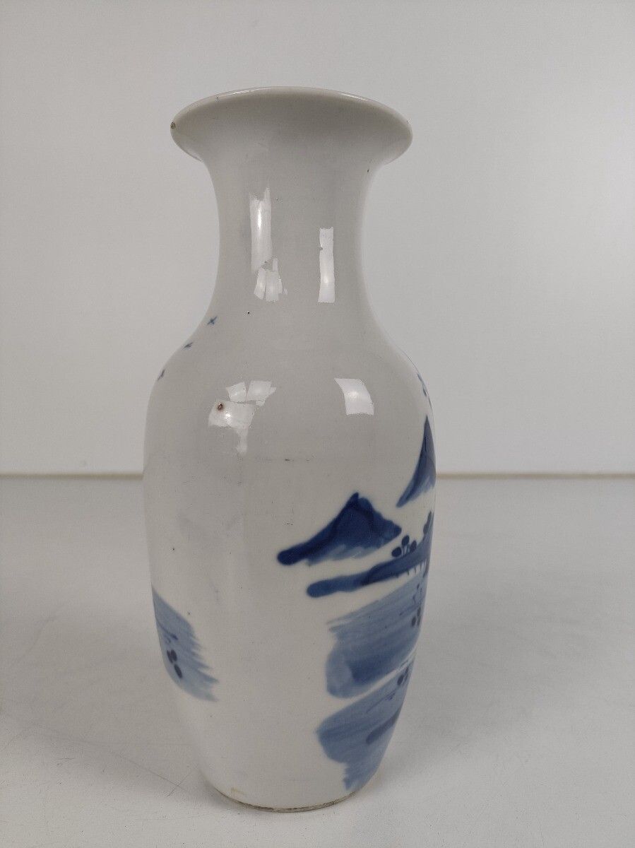 Antique Japanese Blue White Vase Hand Painted Decorative photo vinterior