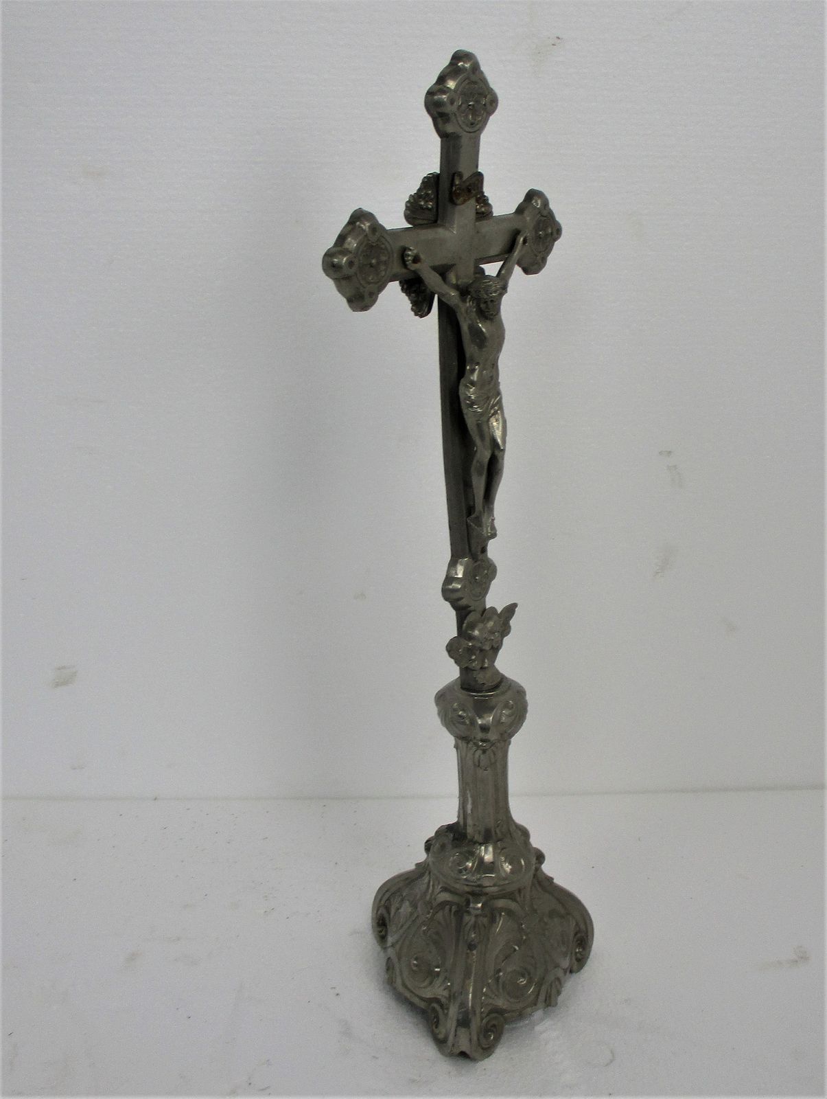 Vintage Standing Crucifix Jesus Christ Cross Ornate Angels At Feet Spelter Beaut photo vinterior