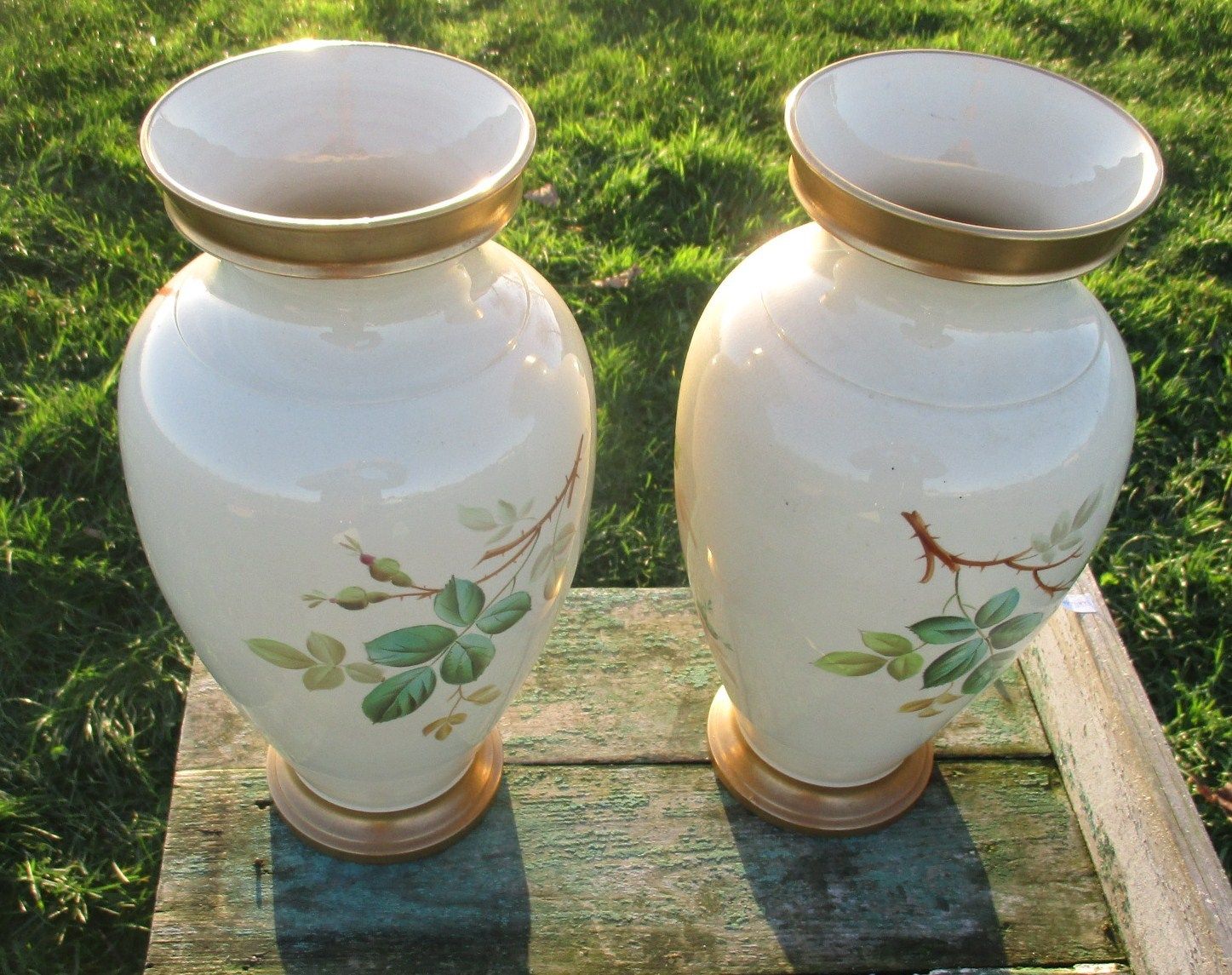 Couple Of Vases Hand Painted Flowers Gold Gild Beautiful photo vinterior