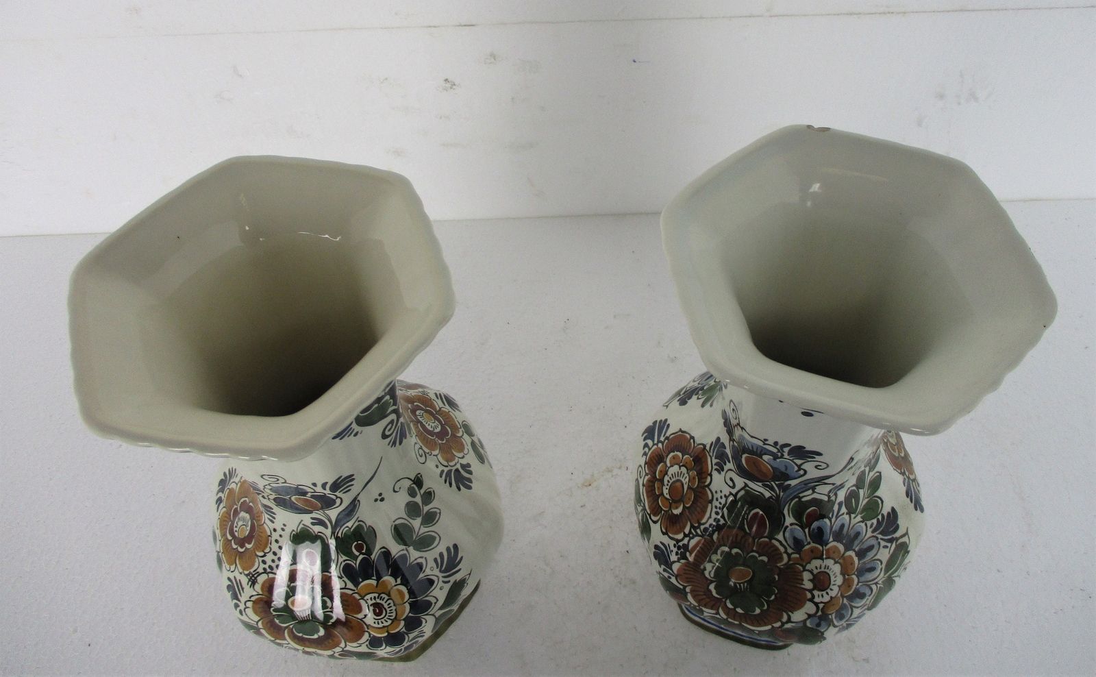 Couple Pair Holland Rare Delft Polychrome Porcelain Vases Floral Design Marked photo Home Decor