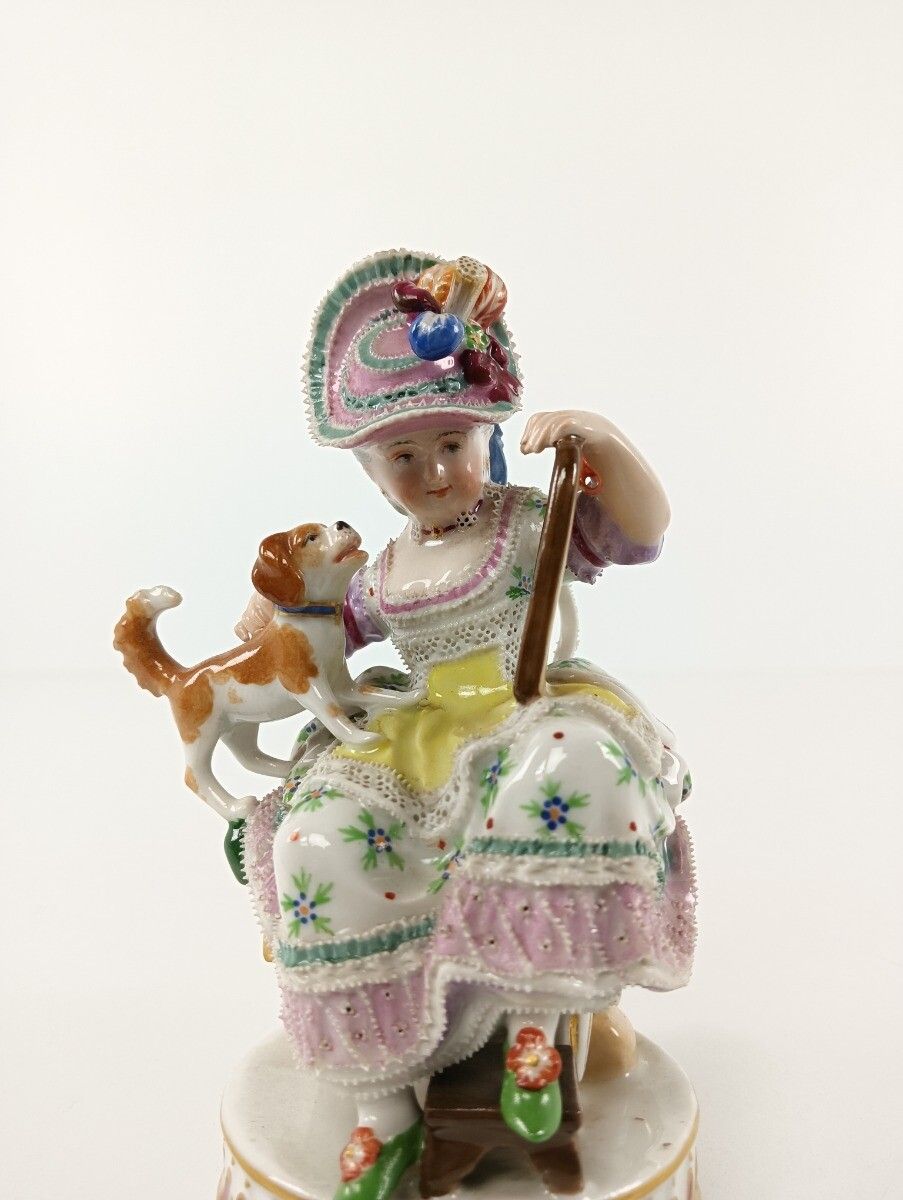 photo furniture Antique 18th Century Meissen Figurine Porcelain Attributed By Acier Lady With Do
