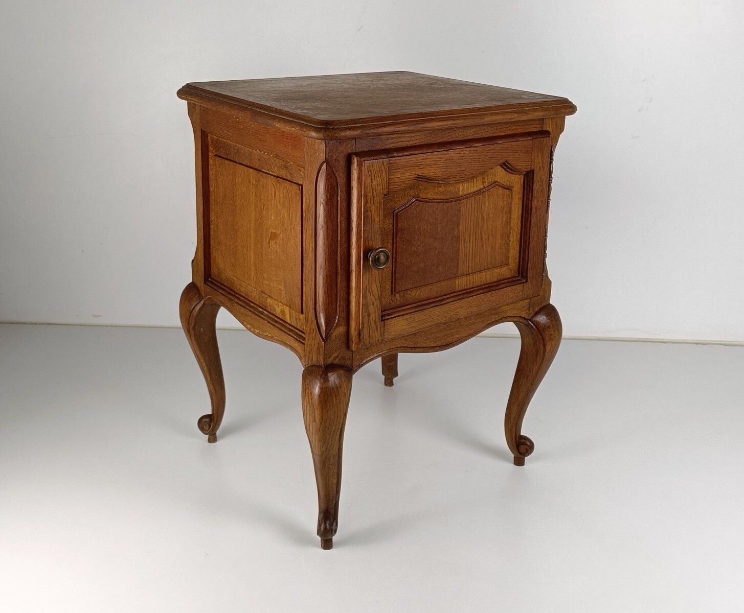 Nightstand End Table Dresser 50s Wood Vanity Cabinets Louis XVI Style Louis XV M photo furniture