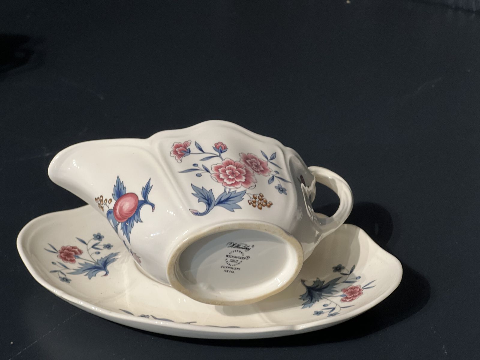 110.0 Wedgeood Tea Service (Williamsbutg, Potpourri) photo