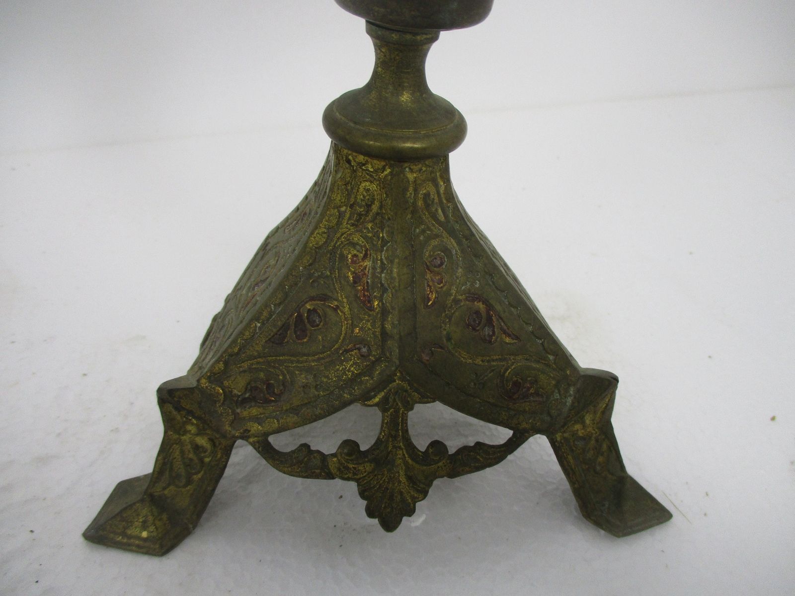 Couple Candle Holders Brass Leafs Ornate Hollywood Regency Style Stylish Candela photo for sale