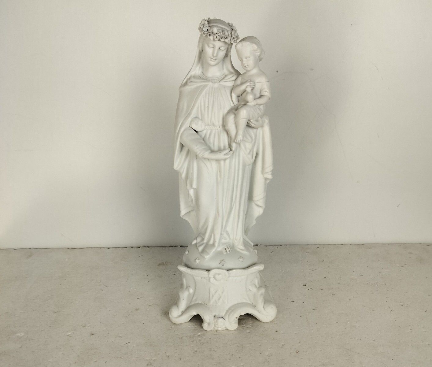Antique Bisque Porcelain Statue Figurine Virgin Mary Madonna Infant Jesus Flower