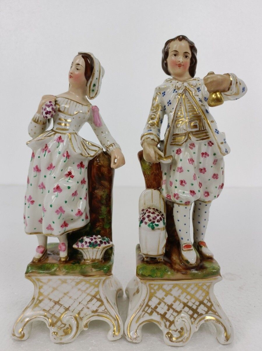 photo furniture Pair Of Figurines Statues Bisque Porcelain  Man And Woman Flower Spanish Couple