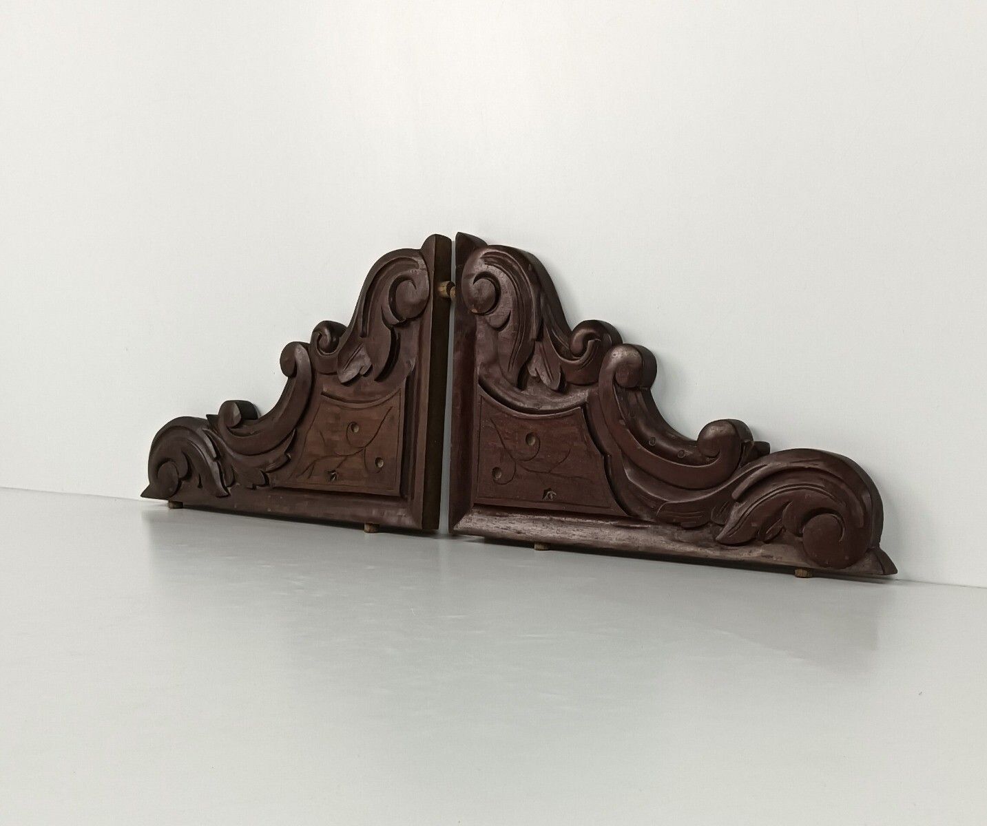 Pair  Corbels Hand Carved Wood Pediment Ornate Finial Architectural Brackets Fin photo 146.0