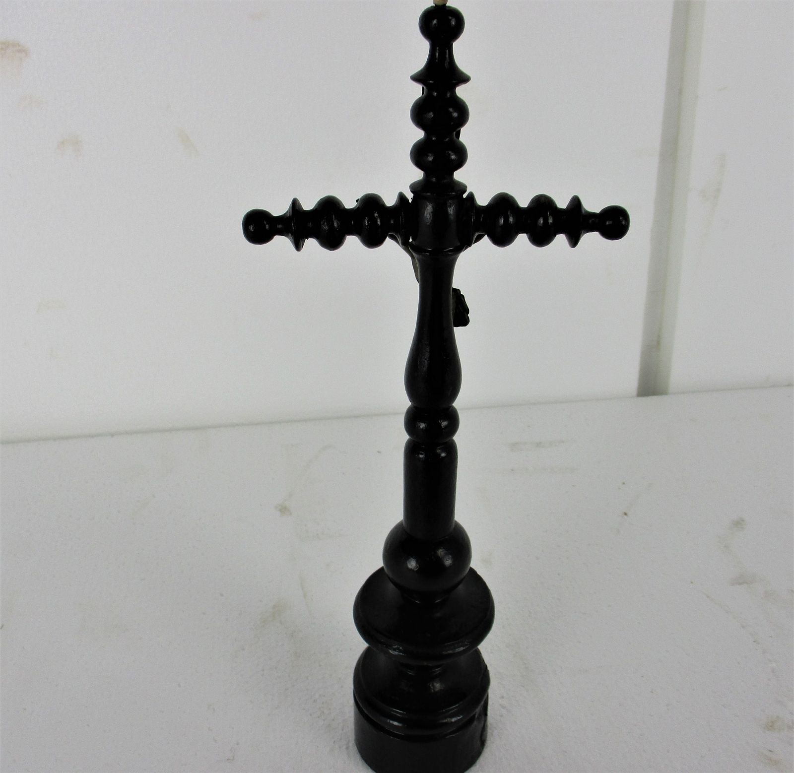 Antique Dark Carved Wood Table Standing Crucifix Round Base Spelter Corpus Bobbi photo buy