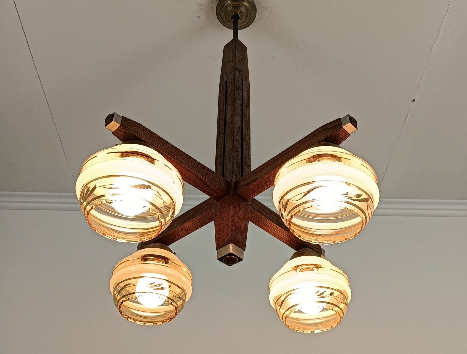 photo furniture Art Deco Antique Chandelier 4 Lights Glass Shades Stylish Fixture Beautiful